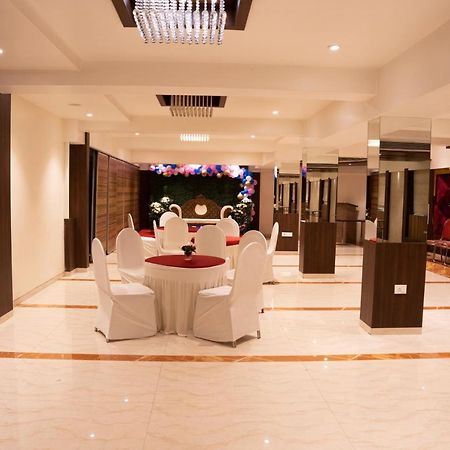 Gold Crest Business Hotel Navi Mumbai Exterior foto