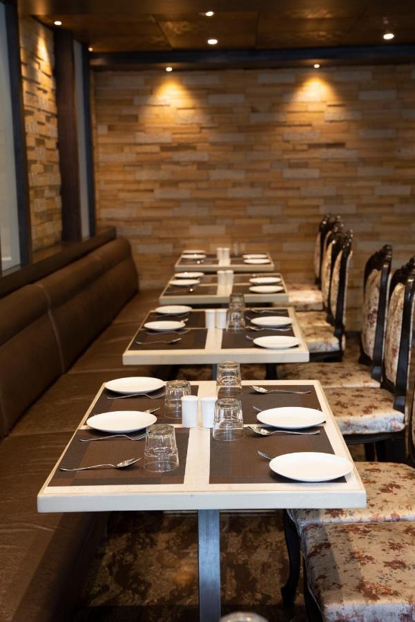 Gold Crest Business Hotel Navi Mumbai Exterior foto