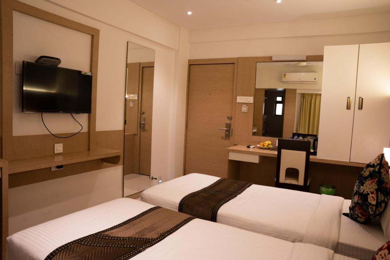 Gold Crest Business Hotel Navi Mumbai Exterior foto