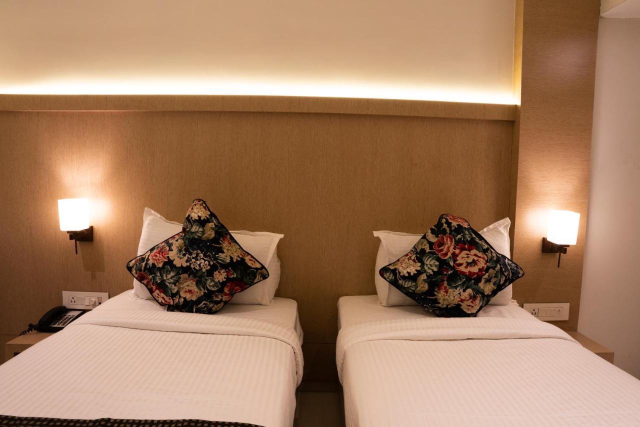 Gold Crest Business Hotel Navi Mumbai Exterior foto