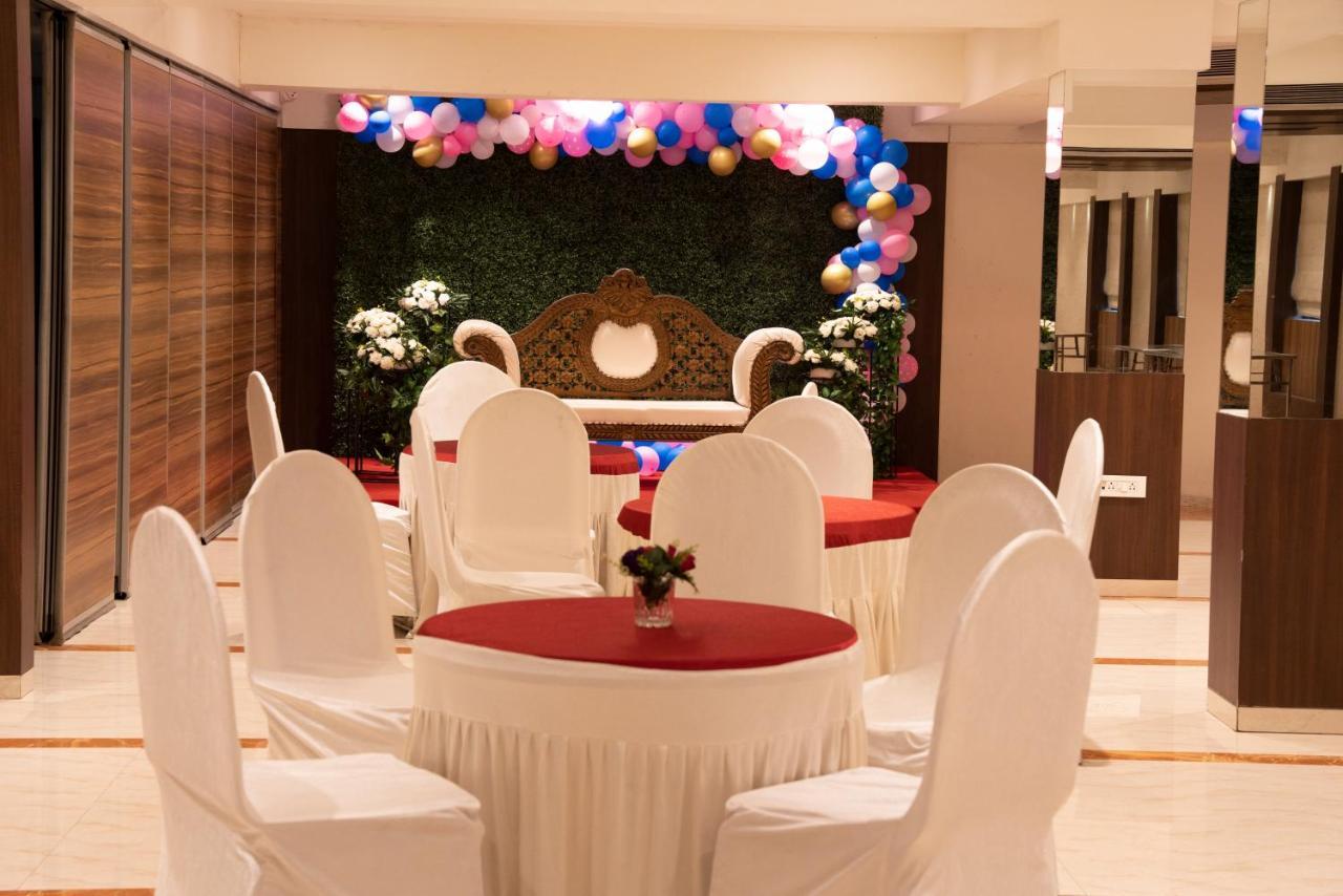 Gold Crest Business Hotel Navi Mumbai Exterior foto