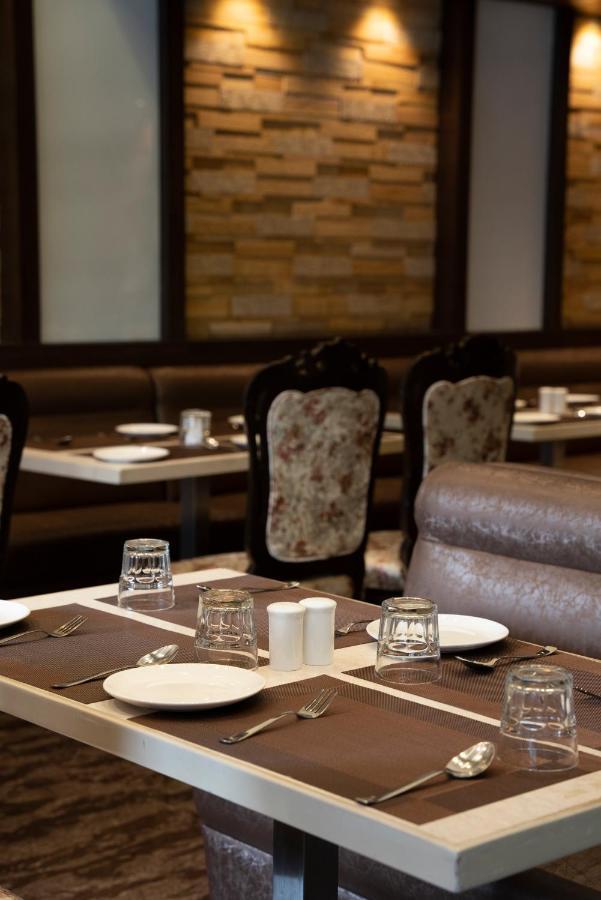 Gold Crest Business Hotel Navi Mumbai Exterior foto