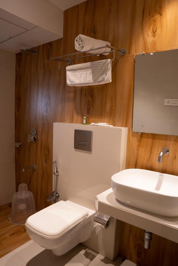 Gold Crest Business Hotel Navi Mumbai Exterior foto