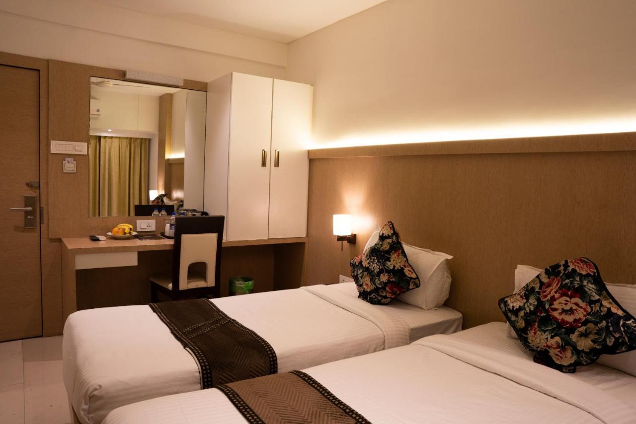 Gold Crest Business Hotel Navi Mumbai Exterior foto