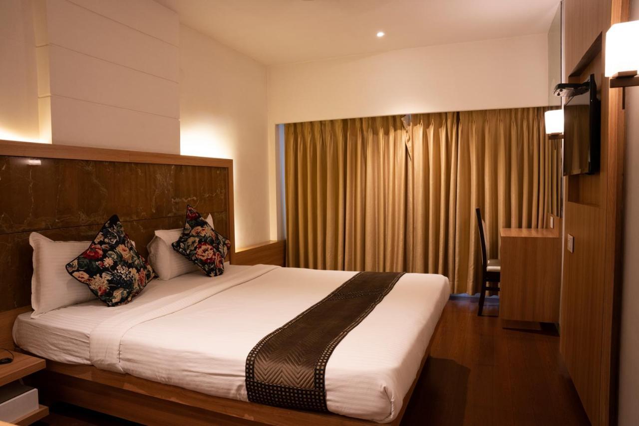Gold Crest Business Hotel Navi Mumbai Exterior foto